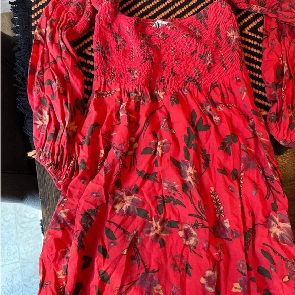 Free People off the shoulder smocked floral boho mini dress size medium - Picture 4 of 5
